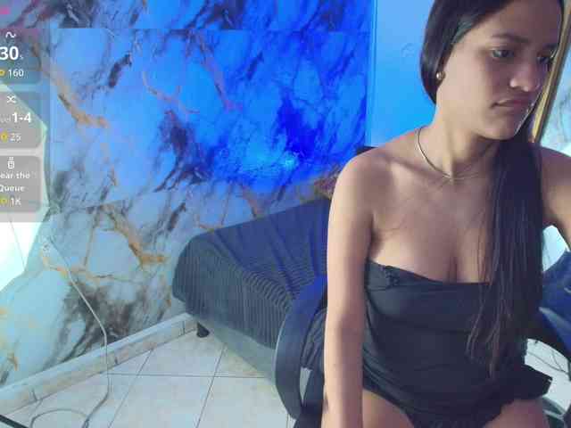 nicole-bigboobs webcam