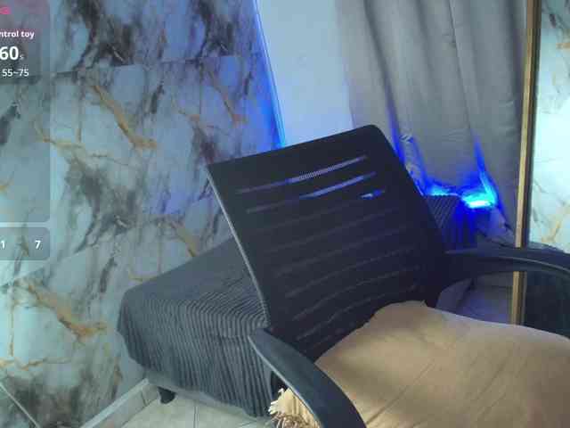 nicole-bigboobs webcam