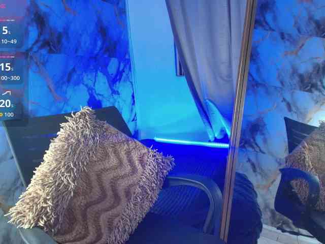 nicole-bigboobs webcam