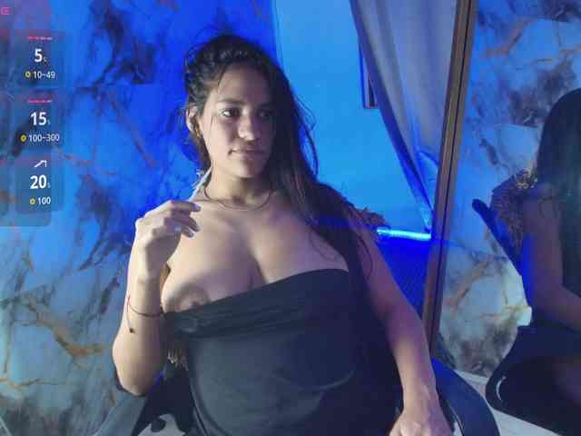 nicole-bigboobs webcam