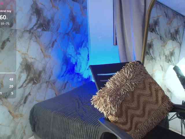 nicole-bigboobs webcam