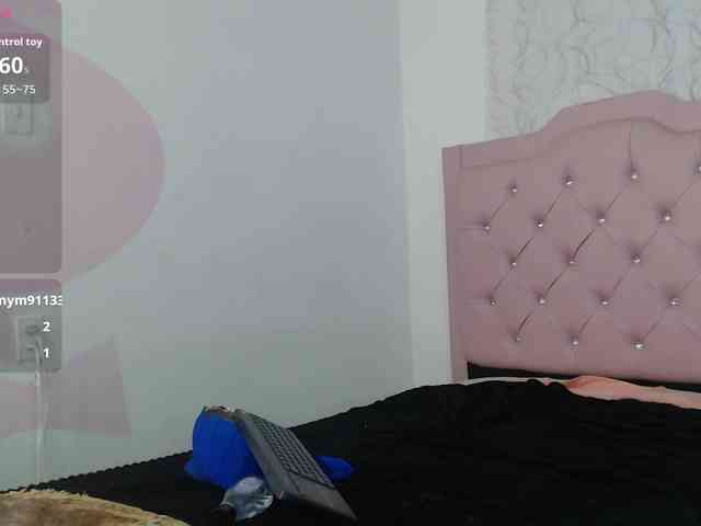 nicole-bigboobs webcam