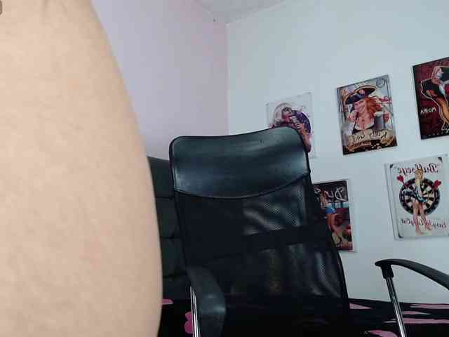 nicole-bigboobs webcam