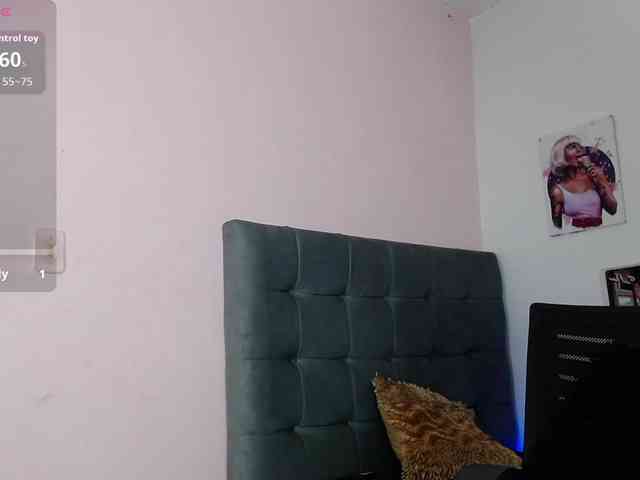 nicole-bigboobs webcam