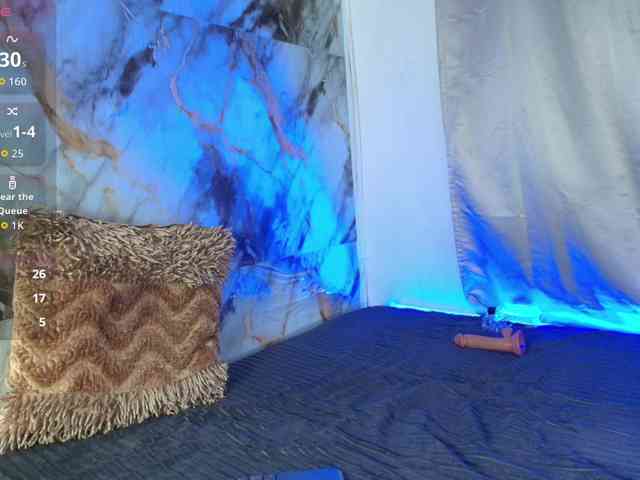 nicole-bigboobs webcam