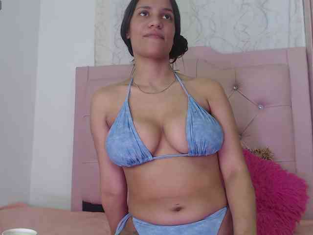 nicole-bigboobs webcam