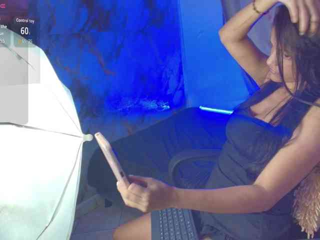 nicole-bigboobs webcam