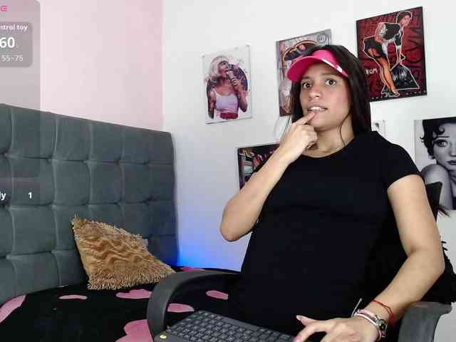 nicole-bigboobs webcam