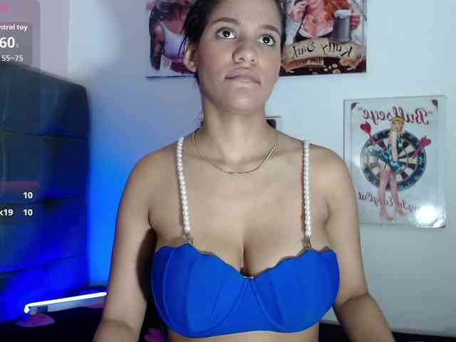 nicole-bigboobs webcam