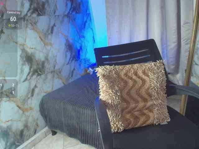 nicole-bigboobs webcam