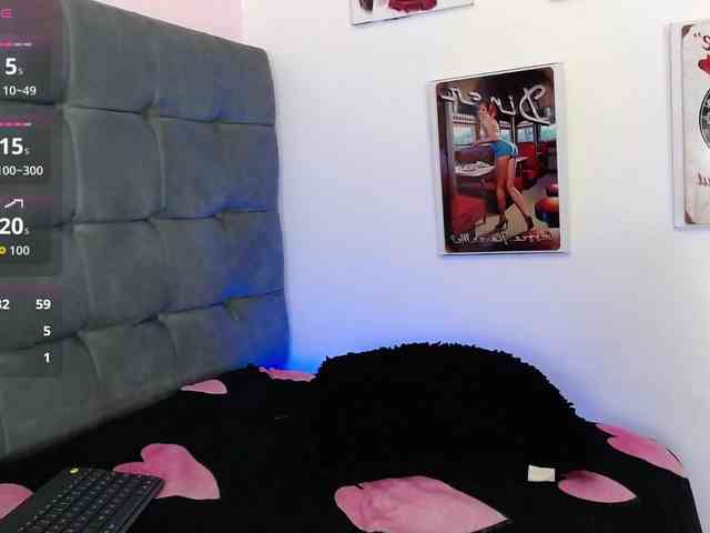 nicole-bigboobs webcam
