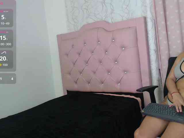 nicole-bigboobs webcam
