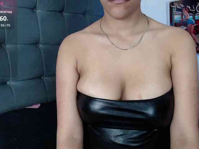 nicole-bigboobs webcam