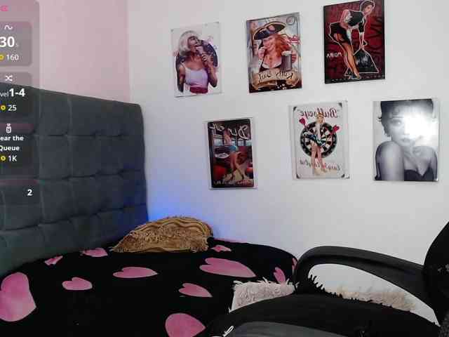 nicole-bigboobs webcam