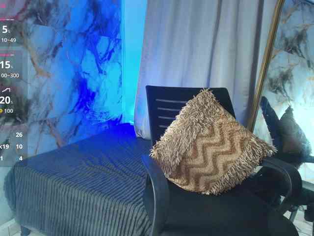 nicole-bigboobs webcam