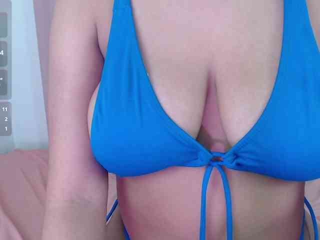 nicole-bigboobs webcam