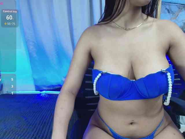 nicole-bigboobs webcam