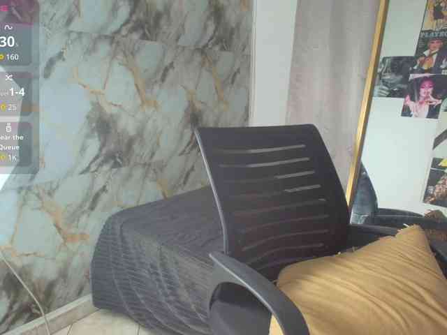 nicole-bigboobs webcam