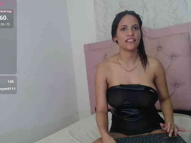 nicole-bigboobs webcam