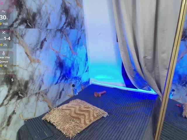 nicole-bigboobs webcam