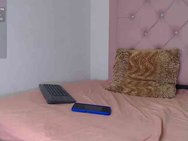 nicole-bigboobs webcam