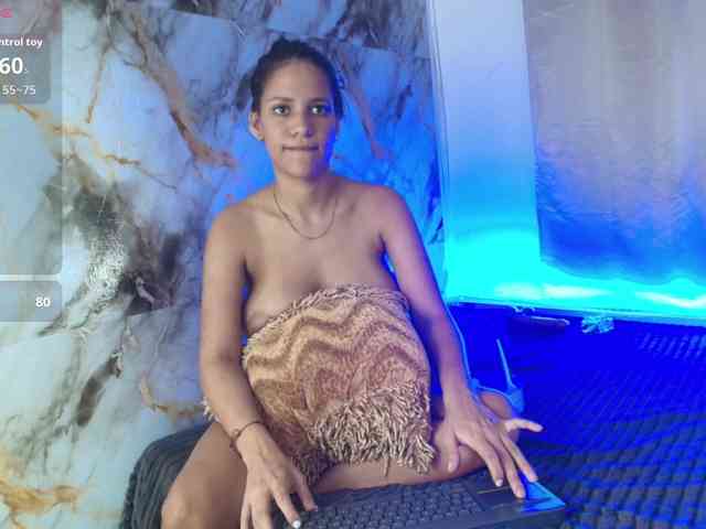 nicole-bigboobs webcam