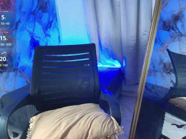 nicole-bigboobs webcam