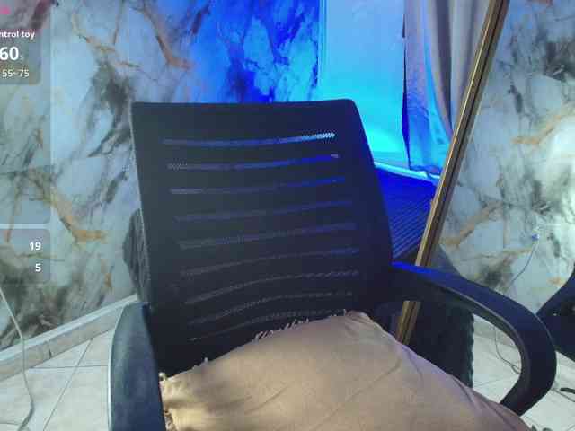 nicole-bigboobs webcam