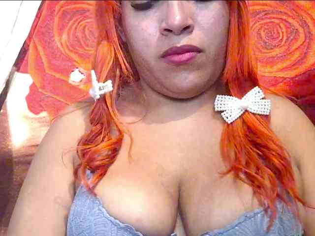 ZunaraOfficial1 webcam