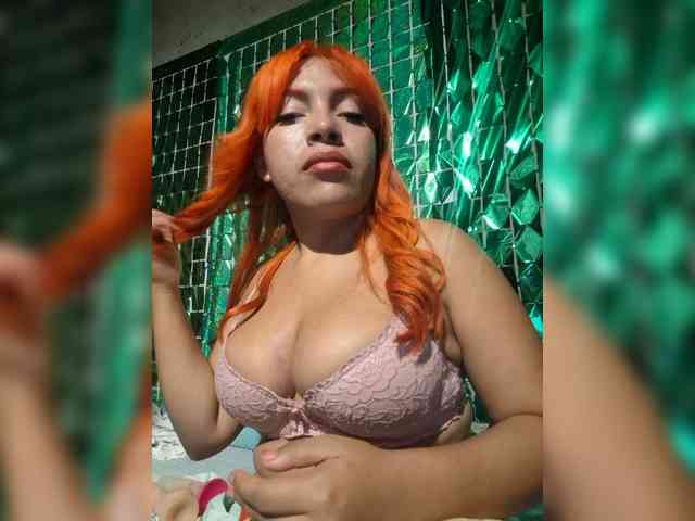 ZunaraOfficial1 webcam