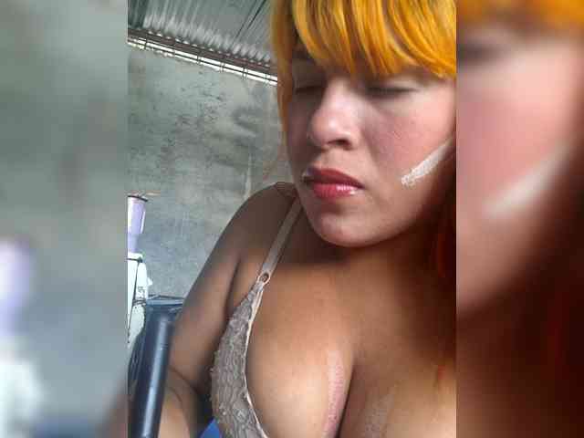 ZunaraOfficial1 webcam