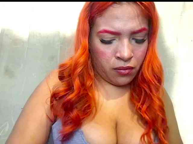 ZunaraOfficial1 webcam