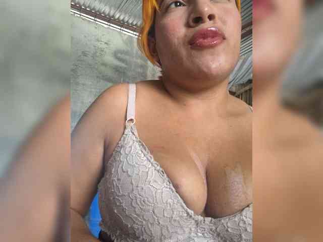 ZunaraOfficial1 webcam