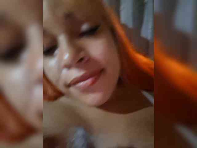 ZunaraOfficial1 webcam