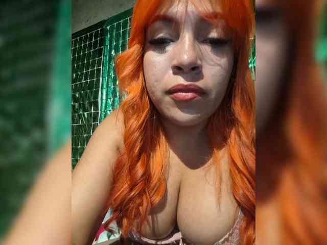 ZunaraOfficial1 webcam