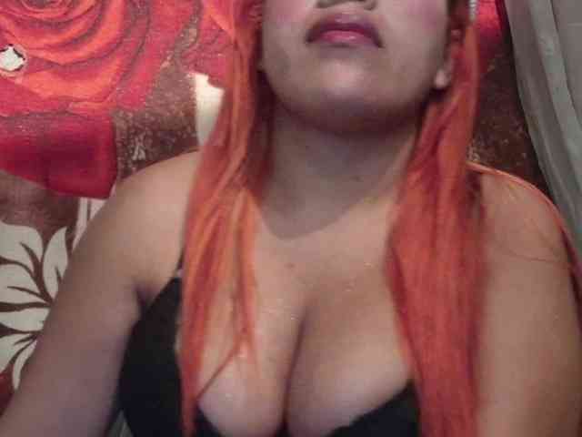ZunaraOfficial1 webcam