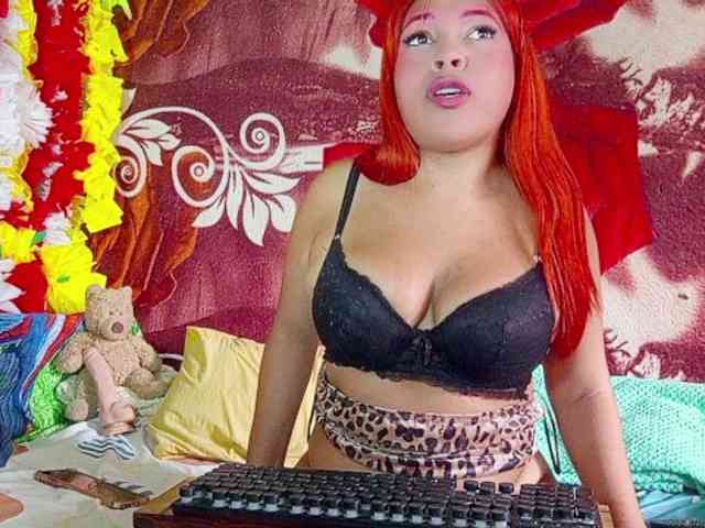 ZunaraOfficial1 webcam