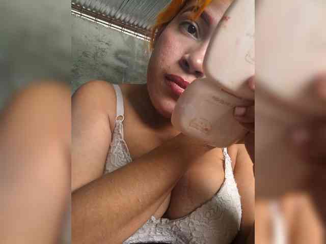 ZunaraOfficial1 webcam