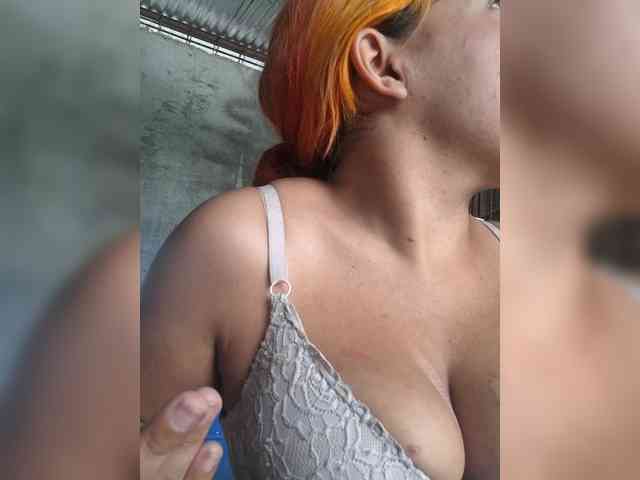 ZunaraOfficial1 webcam