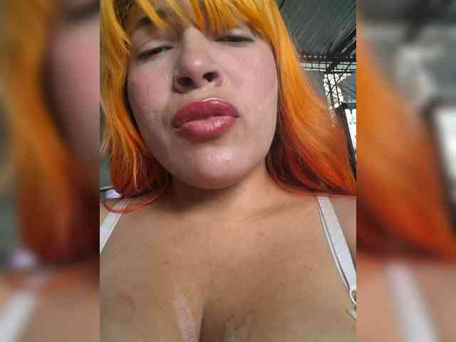 ZunaraOfficial1 webcam