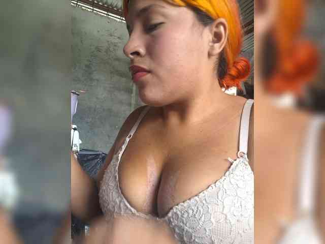 ZunaraOfficial1 webcam