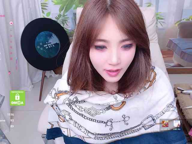 zhuli1163 Live Webcam on BongaCams
