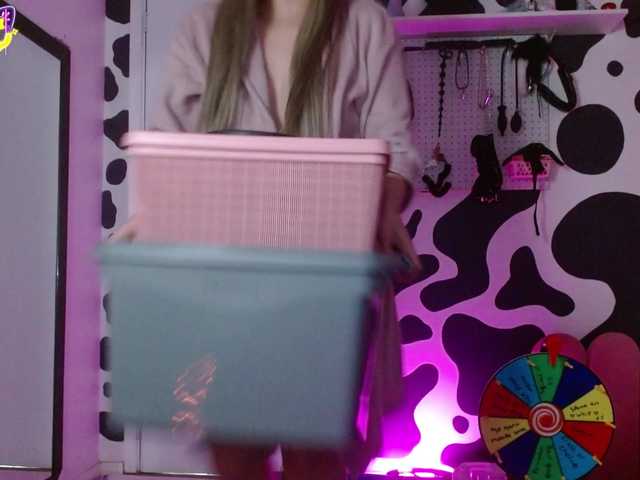 hi-elora live cam on BongaCams