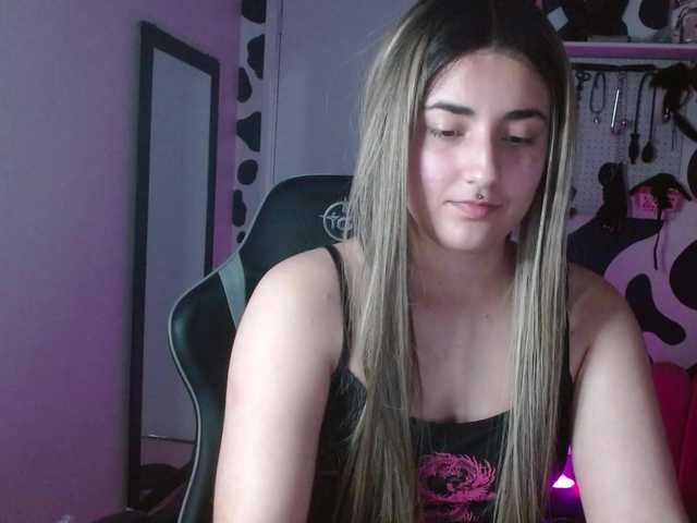 hi-elora live cam on BongaCams