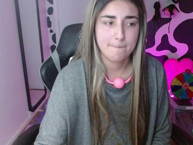 hi-elora live cam on BongaCams