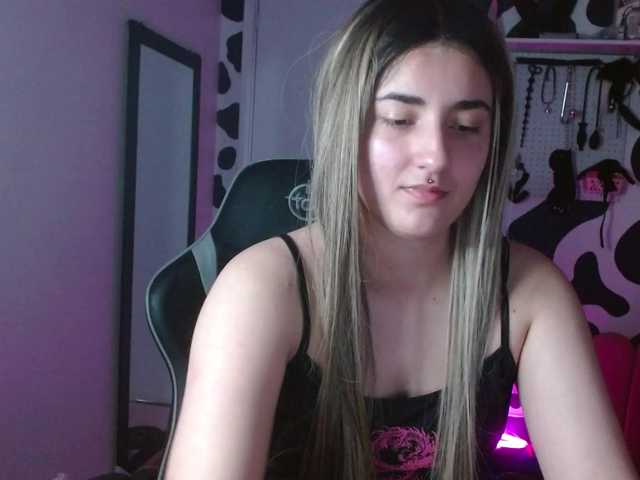 hi-elora live cam on BongaCams