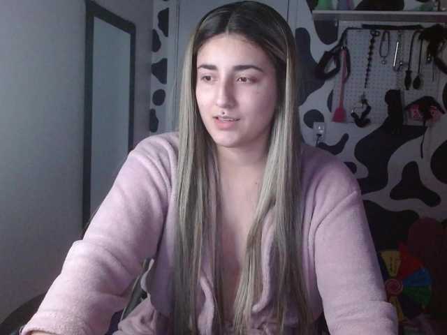 hi-elora live cam on BongaCams