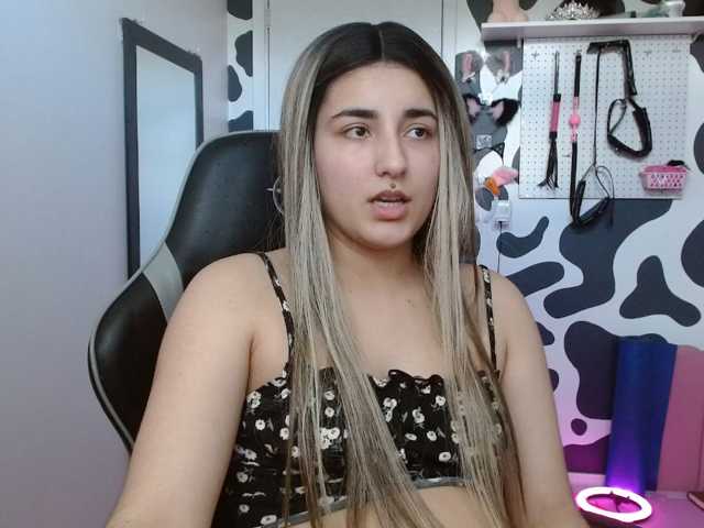hi-elora live cam on BongaCams