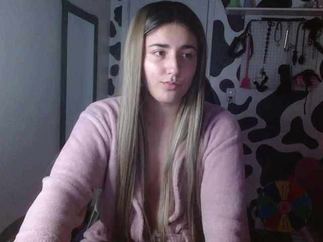 hi-elora live cam on BongaCams
