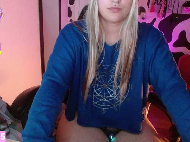 hi-elora live cam on BongaCams